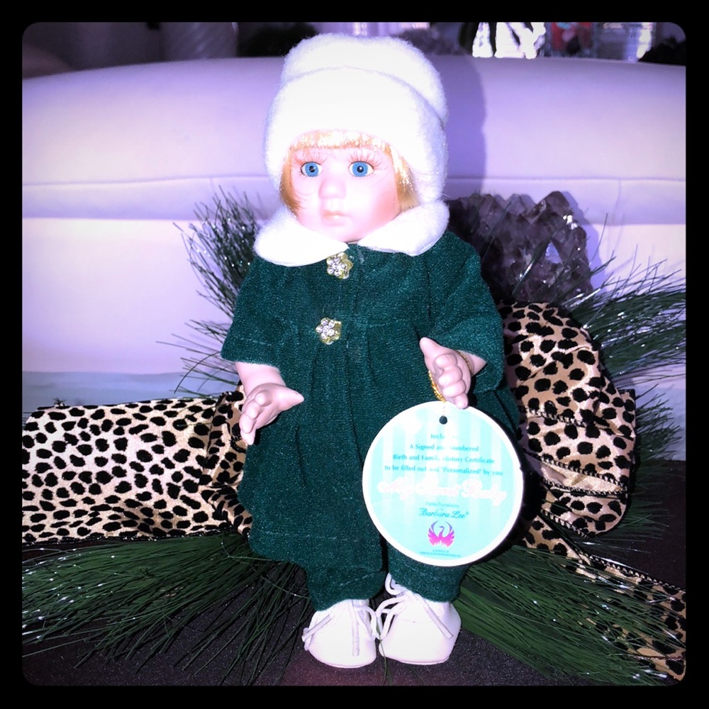 BARBARA LEE PORCELAIN 9”T